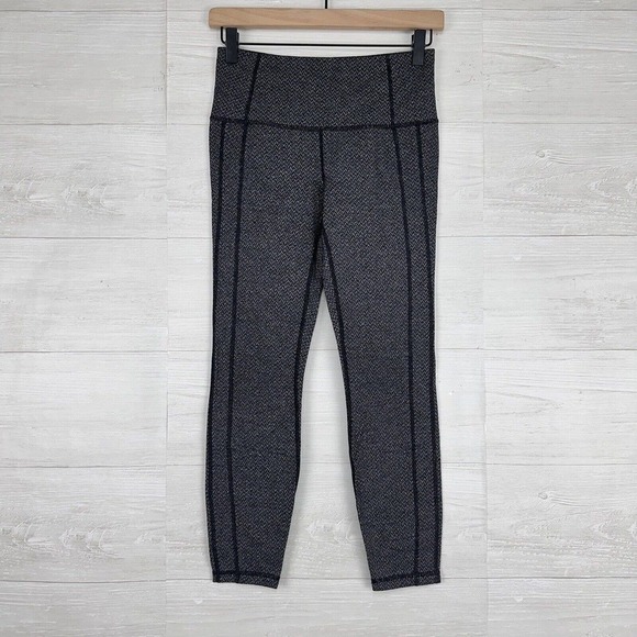Athleta Criss Cross Power Up 7/8 Leggings Size Small Ankle Work Out Black Grey - Picture 11 of 11